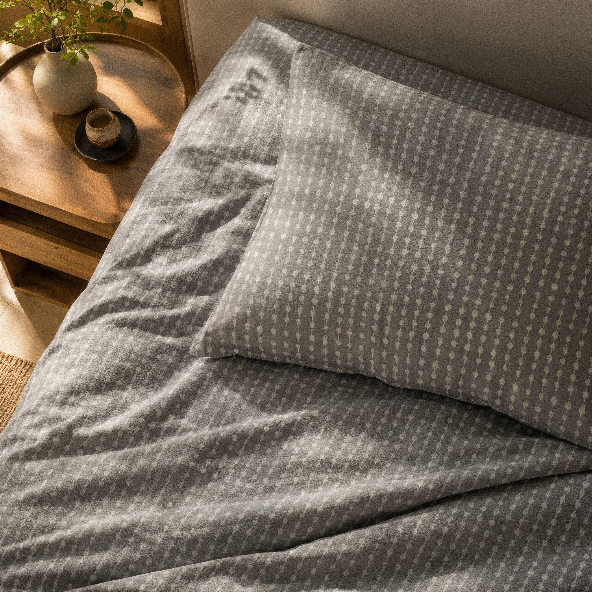 3 Piece Printed Bed Sheet – Taupe Dots